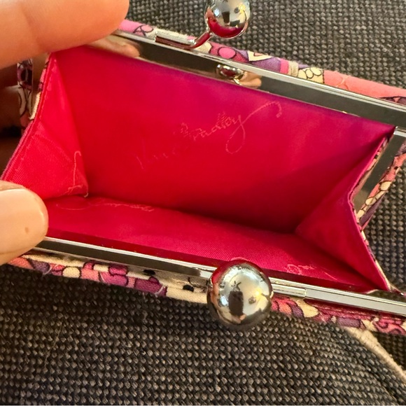 5 for $25!🌸Vera Bradley Pink Floral Paisley Kisslock Quilted ID Wallet - Picture 8 of 8